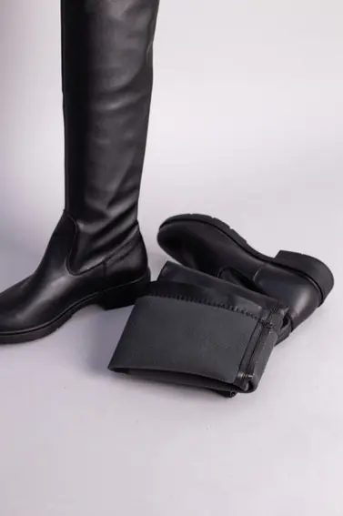 Демисезонные черные кожаные ботфорты фото 9 — интернет-магазин Tapok