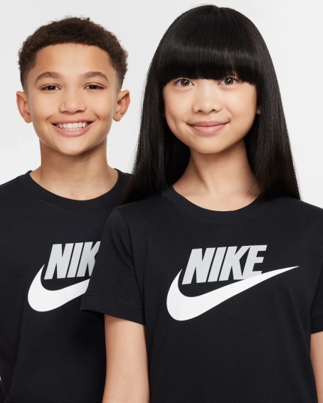 Футболка підліткова K NSW TEE FUTURA HBR FZ5178-010 Nike L Чорний FZ5178-010 фото 3 — інтернет-магазин Tapok
