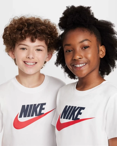 Футболка підліткова K NSW TEE FUTURA HBR FZ5178-100 Nike L Білий FZ5178-100 фото 3 — інтернет-магазин Tapok