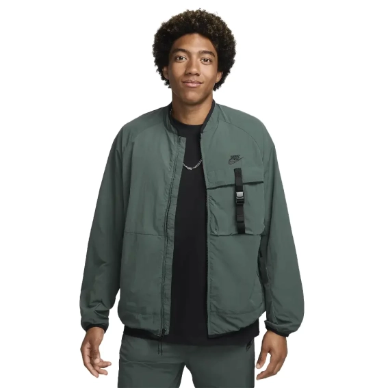 Вітровка Nike Tech Pack (зелена) FZ0750-338 фото 1 — інтернет-магазин Tapok