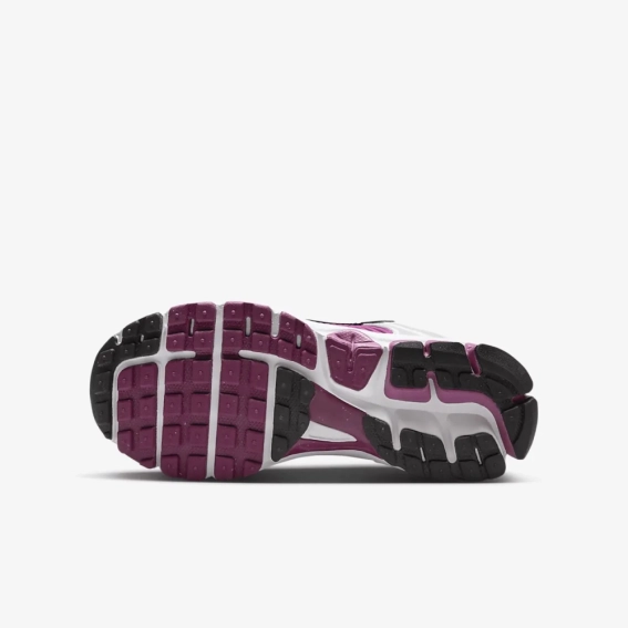 Кроссовки женские Nike Zoom Vomero 5 Gs (HF6998-102) фото 2 — интернет-магазин Tapok