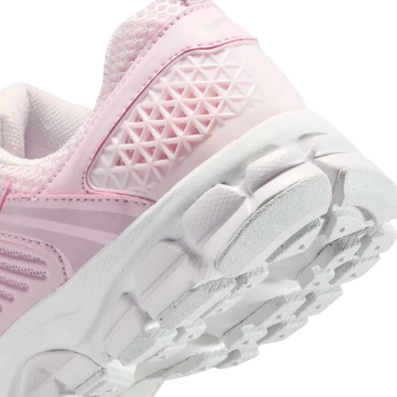 Кроссовки женские Nike Zoom Vomero 5 Gs (HF6998-600) фото 4 — интернет-магазин Tapok