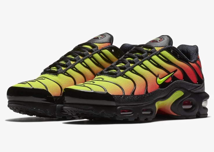 Кросівки Nike Air Max Plus "Volt/Solar Red" AQ9979 001 фото 2 — інтернет-магазин Tapok