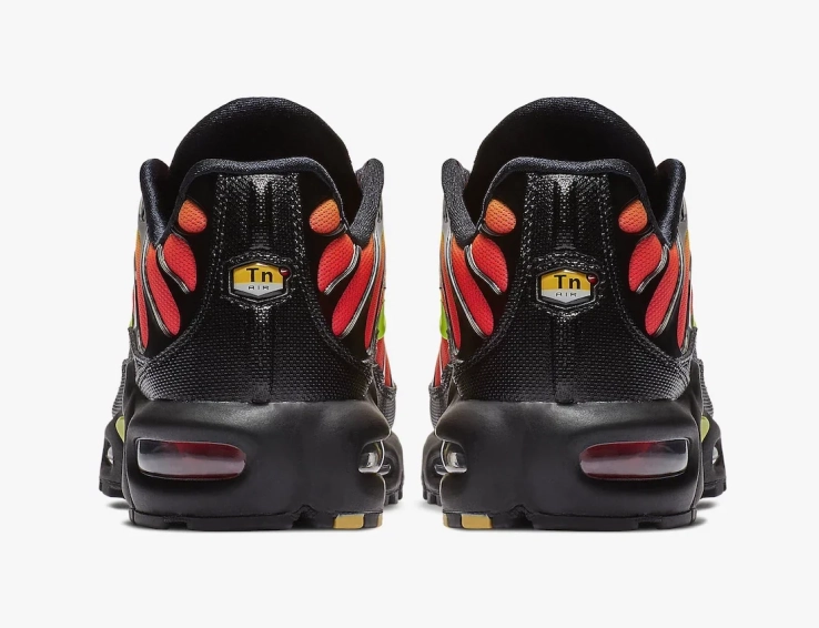 Кросівки Nike Air Max Plus "Volt/Solar Red" AQ9979 001 фото 5 — інтернет-магазин Tapok