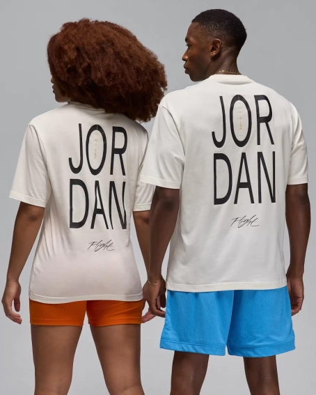 Футболка Jordan Artist Series By Darien Birks Tee HF5472-133 фото 2 — интернет-магазин Tapok