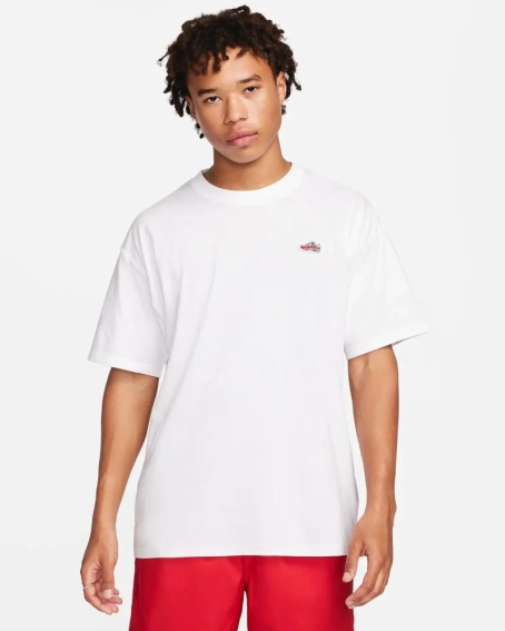 Футболка Nike TEE M90 Sneaker Patch FQ3762-100 фото 1 — інтернет-магазин Tapok