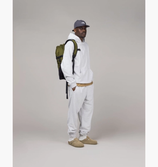 Худые мужские New Balance Athletics French Terry Hoodie Grey MT41534AHH фото 3 — интернет-магазин Tapok