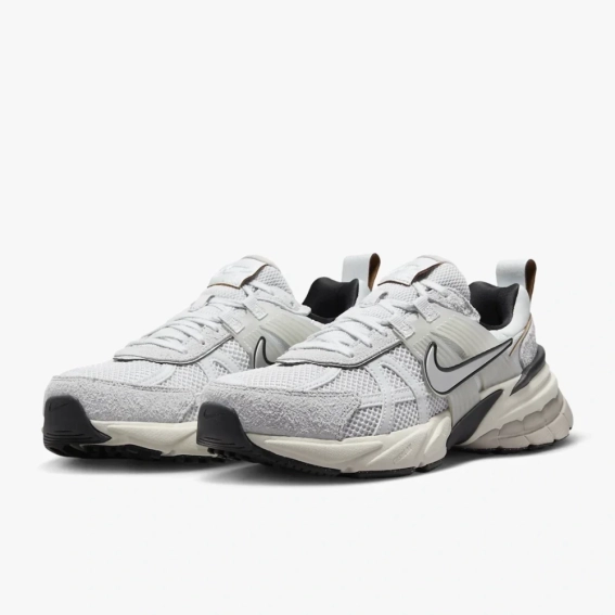 Кросівки NIKE W V2K RUN FN6703-100 фото 2 — інтернет-магазин Tapok