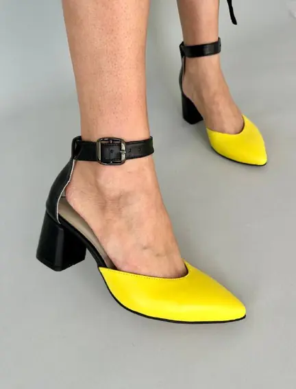 Чорні шкіряні босоніжки з жовтим носком, каблук 6 см фото 2 — інтернет-магазин Tapok