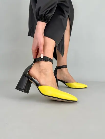Чорні шкіряні босоніжки з жовтим носком, каблук 6 см фото 7 — інтернет-магазин Tapok