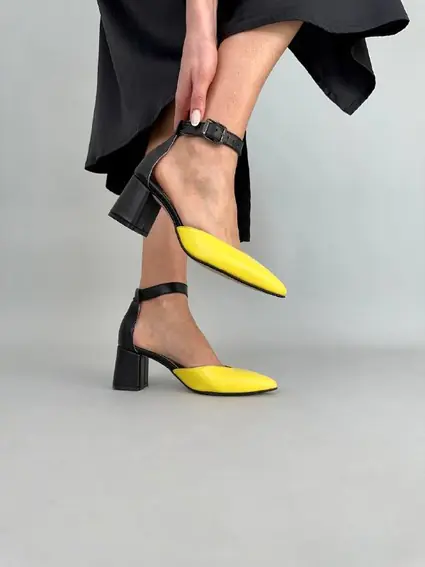 Чорні шкіряні босоніжки з жовтим носком, каблук 6 см фото 8 — інтернет-магазин Tapok