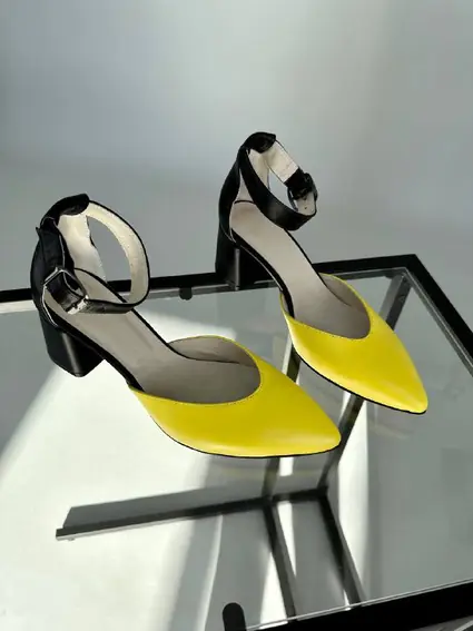 Черные кожаные босоножки с желтым носком каблук 6 см фото 12 — интернет-магазин Tapok