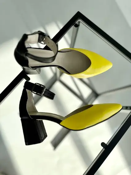 Черные кожаные босоножки с желтым носком каблук 6 см фото 13 — интернет-магазин Tapok