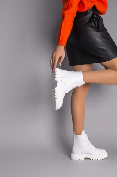 Черевики жіночі шкіряні білого кольору на шнурках, зимові фото 6 — інтернет-магазин Tapok