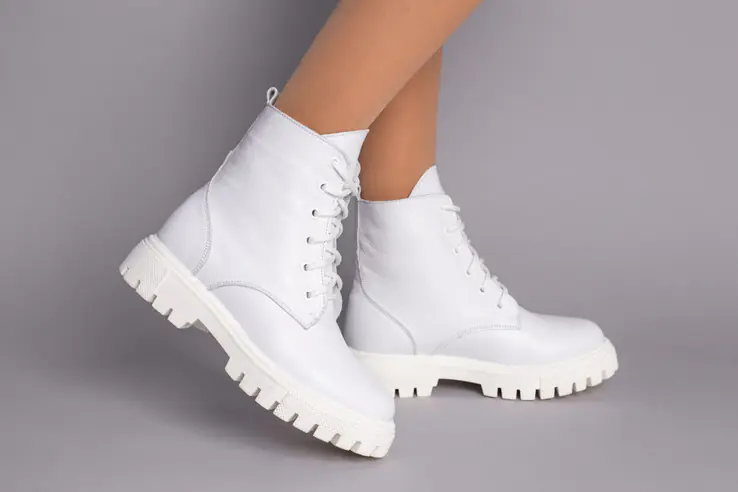 Черевики жіночі шкіряні білого кольору на шнурках, зимові фото 7 — інтернет-магазин Tapok