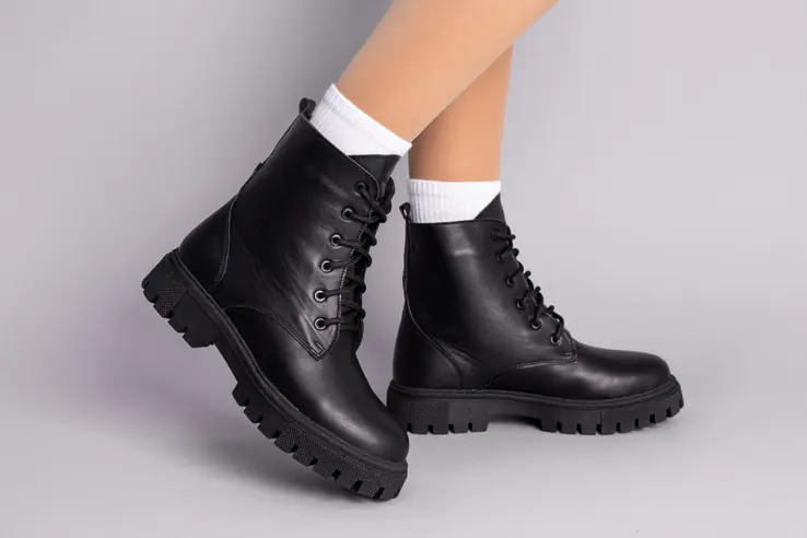 Черевики жіночі шкіряні чорного кольору на шнурках, зимові фото 6 — інтернет-магазин Tapok