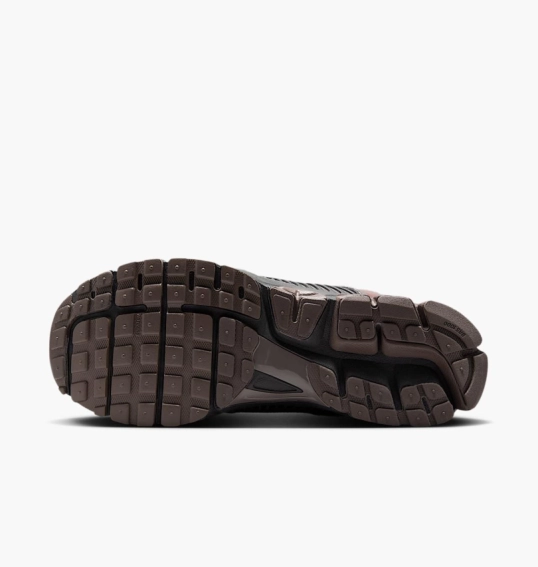 Кроссовки мужские Nike Zoom Vomero 5 Cave Stone Brown HF5493-201 фото 2 — интернет-магазин Tapok