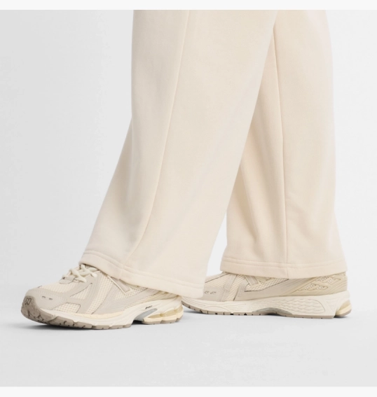 Брюки женские New Balance Coastal Fleece Beige WP51503LIN фото 5 — интернет-магазин Tapok