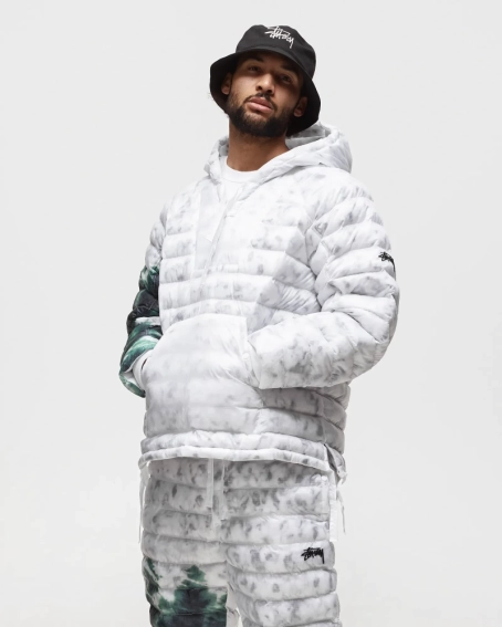Кофта Nike x Stussy Lightweight Insulated Pullover Jacket DC1084-101 фото 2 — интернет-магазин Tapok
