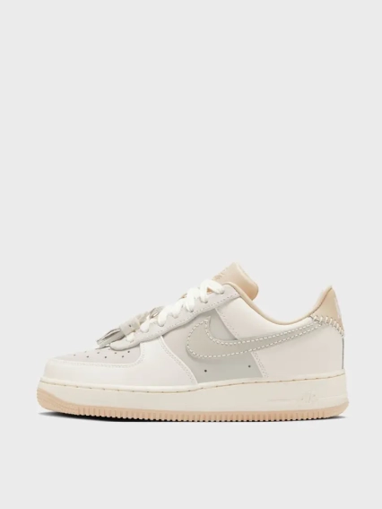 Кросівки Nike Air Force 1 Low '07 Light Bone Suede Tassels (W) HV1813-001 фото 3 — інтернет-магазин Tapok