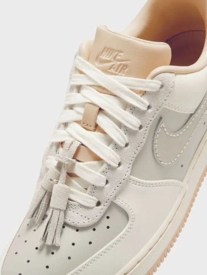 Кросівки Nike Air Force 1 Low '07 Light Bone Suede Tassels (W) HV1813-001 фото 6 — інтернет-магазин Tapok