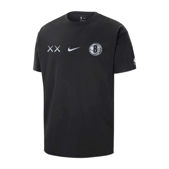 Футболка Nike x Kaws NBA Brooklyn Tee FN1996-010 фото 1 — интернет-магазин Tapok