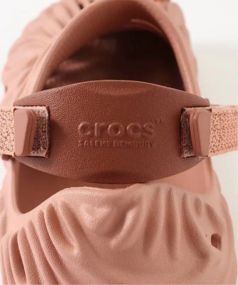 Шлепанцы CROCS Pollex Clog by Salehe Bembury Kuwata 207393-6RL 207393-6RL фото 12 — интернет-магазин Tapok
