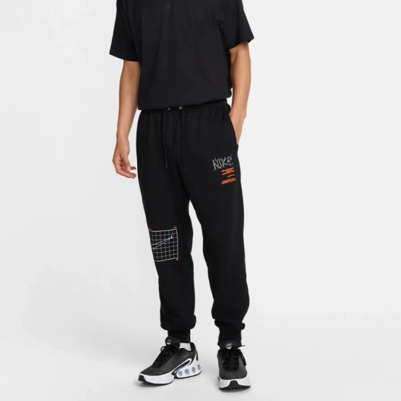 Штани Nike M CLUB FT JGGR MOON GFX HJ2512-010 фото 1 — інтернет-магазин Tapok