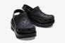 Тапочки унисекс CROCS Classic Mega Crush Clog Black 207988-001 Фото 3