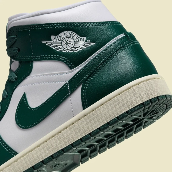 Кроссовки Air Jordan 1 MiD White/Green BQ6472-133 фото 6 — интернет-магазин Tapok