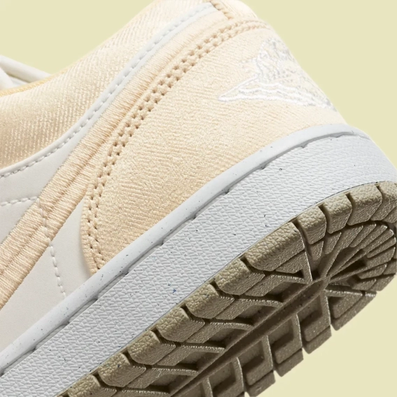 Кроссовки Женские Air Jordan 1 Low Se Beige/white FN3722-701 фото 7 — интернет-магазин Tapok