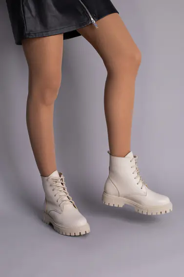 Черевики жіночі шкіряні бежевого кольору на шнурках на байку фото 1 — інтернет-магазин Tapok
