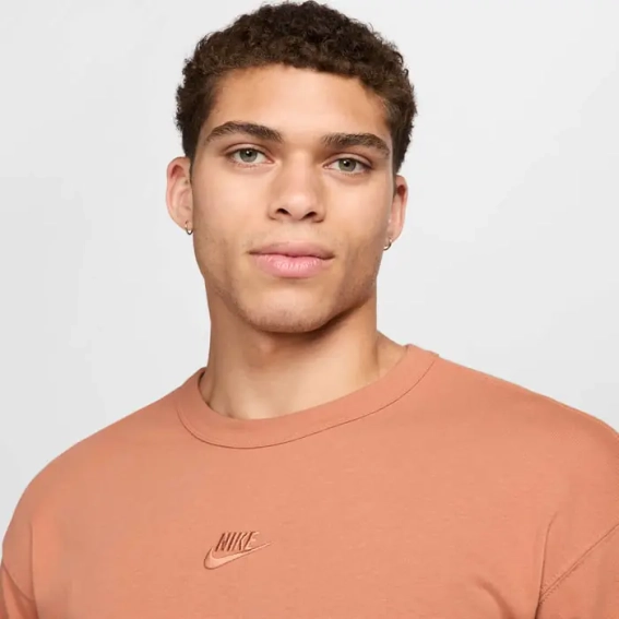 Футболка Чоловіча NIKE NSW PREM ESSNTL SUST TEE ORANGE DO7392-225 фото 3 — інтернет-магазин Tapok