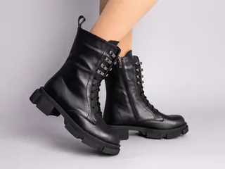 Ботинки женские кожаные черные на шнурках и с замком на байке