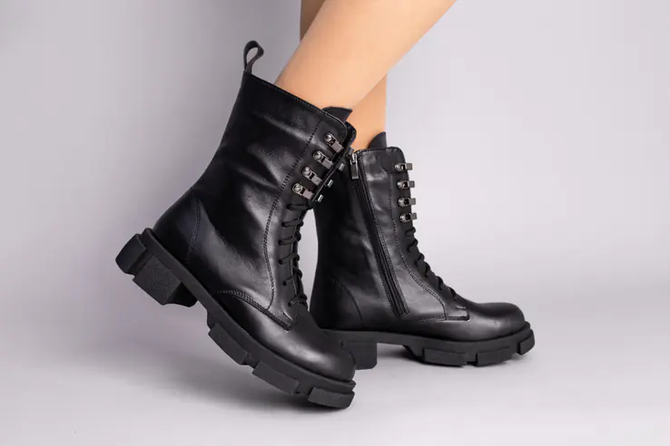 Ботинки женские кожаные черные на шнурках и с замком на байке фото 11 — интернет-магазин Tapok
