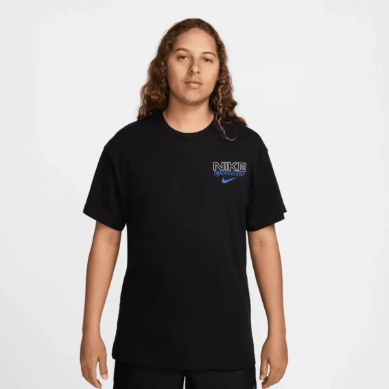 Футболка Nike Graphic Back Print T-Shirt In White Original HQ1200-010 фото 1 — интернет-магазин Tapok
