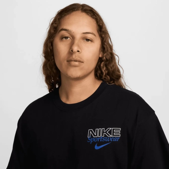 Футболка Nike Graphic Back Print T-Shirt In White Original HQ1200-010 фото 3 — интернет-магазин Tapok