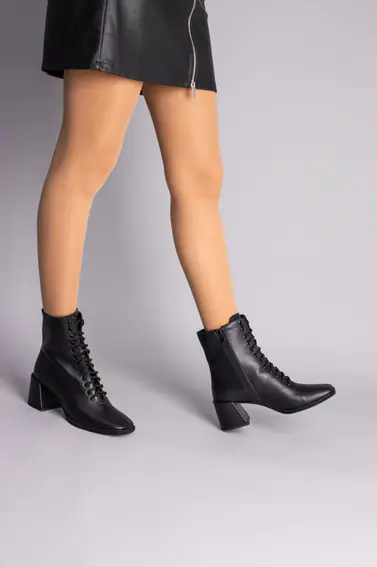 Ботинки женские кожаные черные на каблуке на байке фото 3 — интернет-магазин Tapok