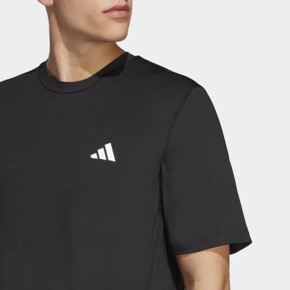 Футболка TRAIN ESSENTIALS STRETCH TRAINING TEE IC7413 Adidas L Чорний IC7413 фото 3 — інтернет-магазин Tapok