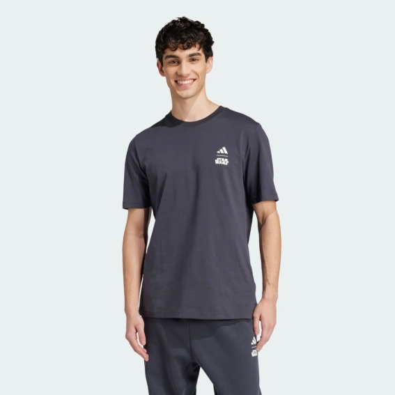 Мужская футболка Adidas x Star Wars™ The Mandalorian JI5716 JI5716 фото 1 — интернет-магазин Tapok