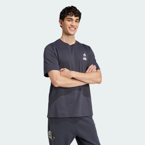 Мужская футболка Adidas x Star Wars™ The Mandalorian JI5716 JI5716 фото 3 — интернет-магазин Tapok