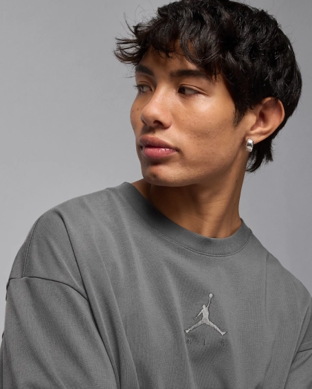 Мужская футболка Air Jordan Ovsz Ss Crew Grey IB7345-068 IB7345-068 фото 3 — интернет-магазин Tapok