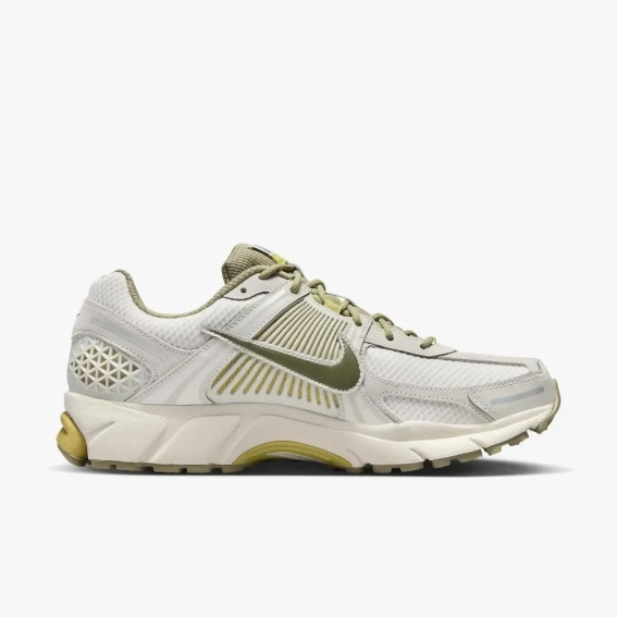 Кроссовки NIKE ZOOM VOMERO 5 FV0397 001 фото 3 — интернет-магазин Tapok