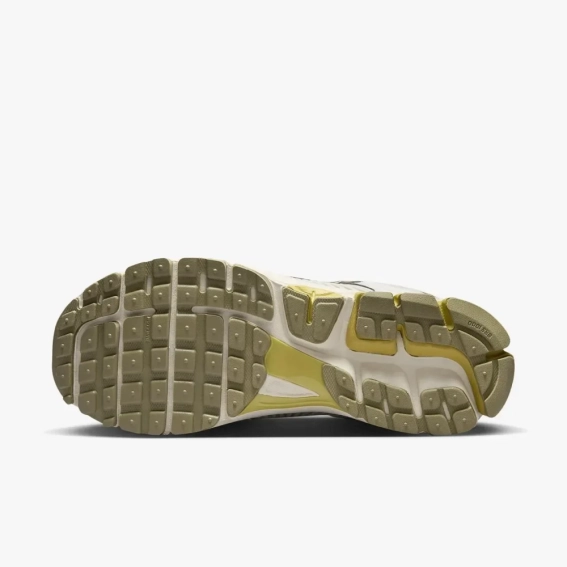 Кроссовки NIKE ZOOM VOMERO 5 FV0397 001 фото 6 — интернет-магазин Tapok