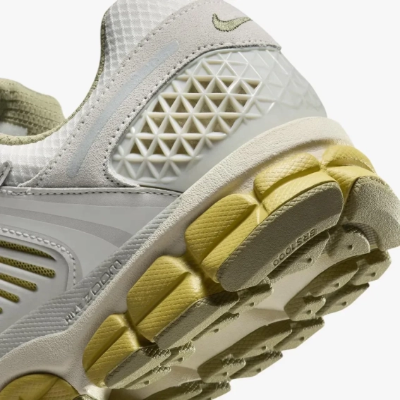 Кроссовки NIKE ZOOM VOMERO 5 FV0397 001 фото 8 — интернет-магазин Tapok