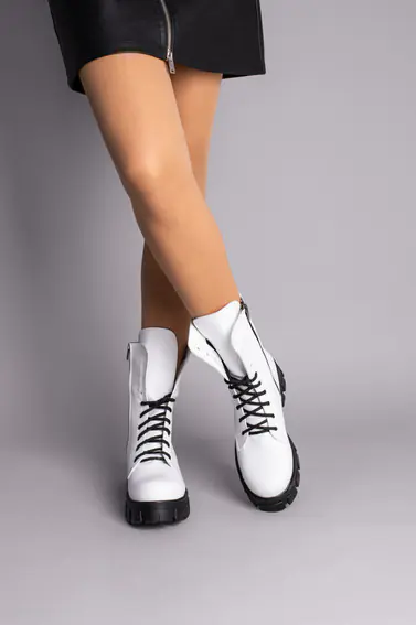 Ботинки женские кожаные белые на шнурках и с замком демисезонные фото 2 — интернет-магазин Tapok