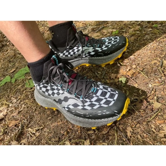 Кросівки Saucony Endorphin Trail S20647-40 фото 10 — інтернет-магазин Tapok