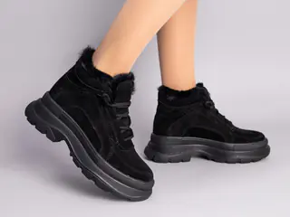 Ботинки женские замшевые черные на шнурках на толстой подошве зимние
