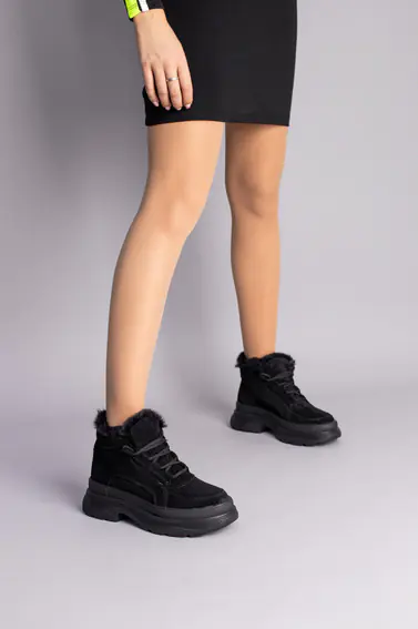 Ботинки женские замшевые черные на шнурках на толстой подошве зимние фото 3 — интернет-магазин Tapok