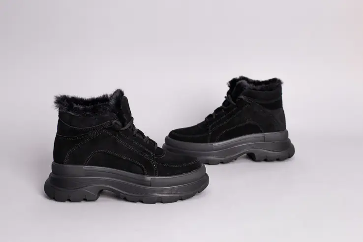 Ботинки женские замшевые черные на шнурках на толстой подошве зимние фото 8 — интернет-магазин Tapok